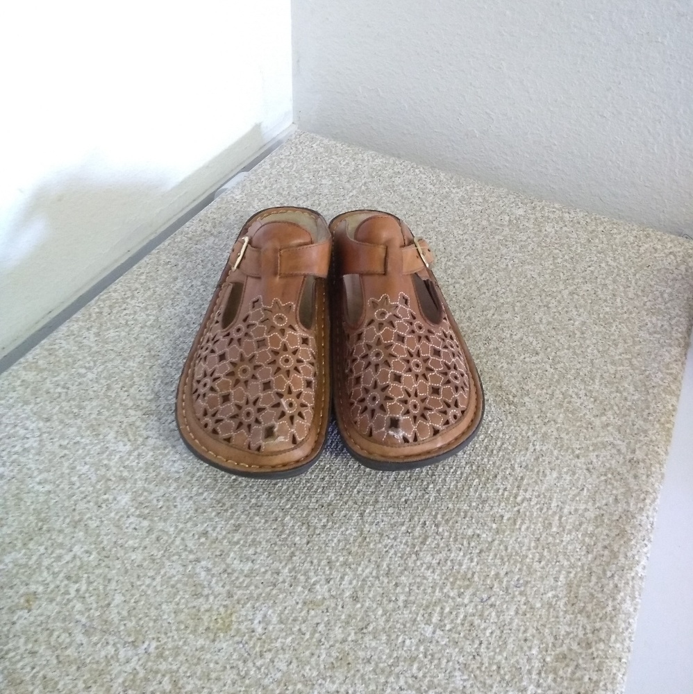 🌟 SOLD- Alegria By PG Lite Brown Leather Slip On Sandals